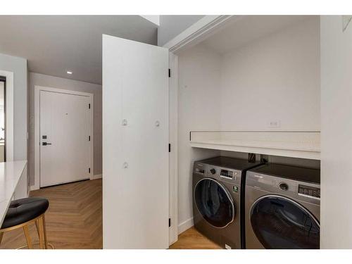 706-8505 Broadcast Avenue Sw, Calgary, AB - Indoor Photo Showing Laundry Room