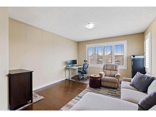 173 Everoak Circle Sw, Calgary, AB - Indoor Photo Showing Living Room