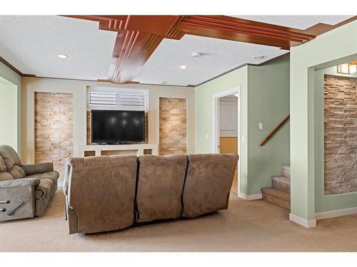 173 Everoak Circle Sw, Calgary, AB - Indoor Photo Showing Living Room