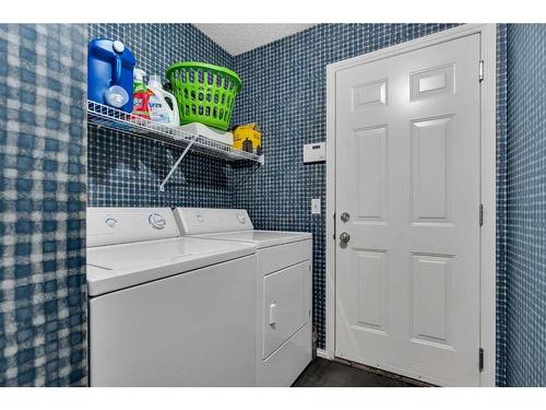 15 Saddletree Drive Ne, Calgary, AB - Indoor Photo Showing Laundry Room