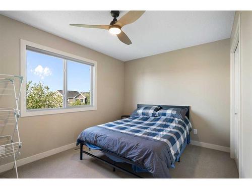 72 Silverado Skies Manor Sw, Calgary, AB - Indoor Photo Showing Bedroom