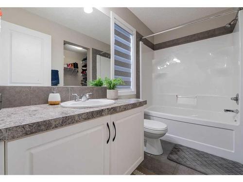 325 Skyview Springs Gardens Ne, Calgary, AB - Indoor Photo Showing Bathroom