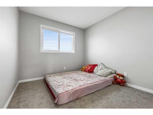 64 Corner Glen Link Ne, Calgary, AB - Indoor Photo Showing Bedroom