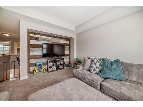 91 Sunset Park, Cochrane, AB - Indoor Photo Showing Living Room