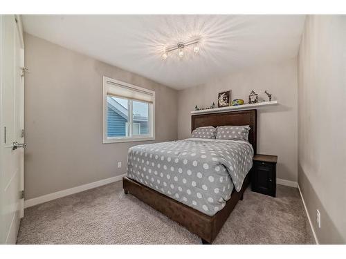 91 Sunset Park, Cochrane, AB - Indoor Photo Showing Bedroom