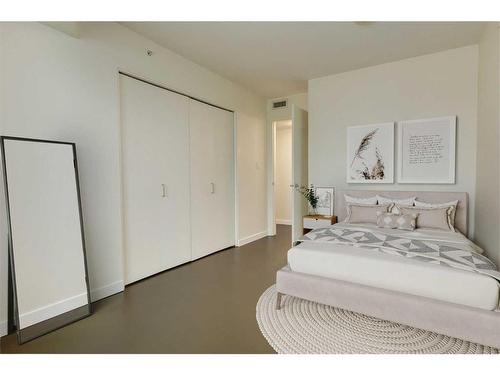 1906-188 15 Avenue Sw, Calgary, AB - Indoor Photo Showing Bedroom