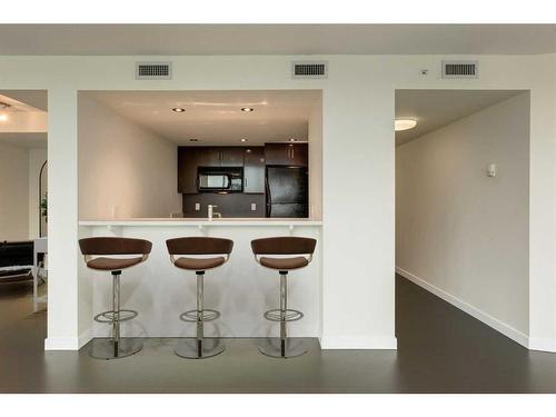 1906-188 15 Avenue Sw, Calgary, AB - Indoor Photo Showing Kitchen