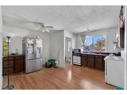 352 Lysander Place Se, Calgary, AB - Indoor Photo Showing Kitchen