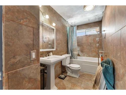 352 Lysander Place Se, Calgary, AB - Indoor Photo Showing Bathroom