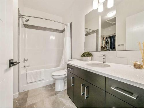 2700 46 Street South, Lethbridge, AB - Indoor Photo Showing Bathroom