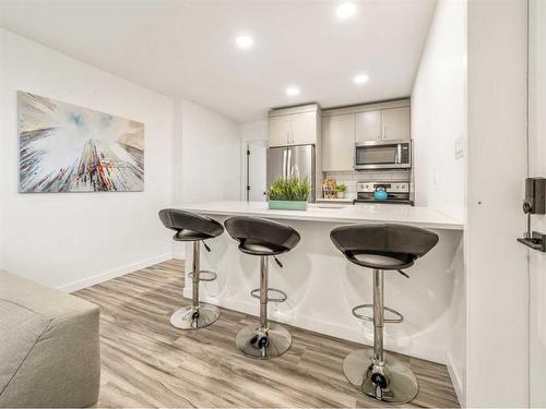 2700 46 Street South, Lethbridge, AB - Indoor Photo Showing Kitchen