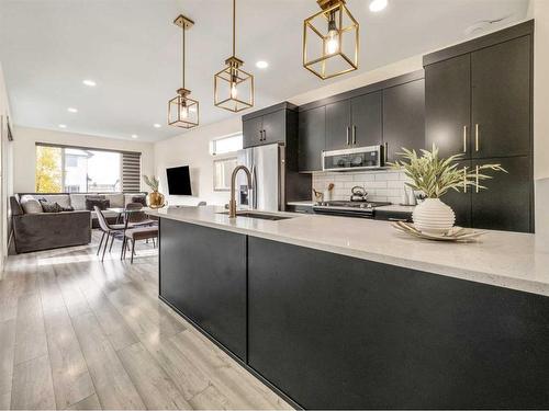 2700 46 Street South, Lethbridge, AB - Indoor Photo Showing Kitchen With Upgraded Kitchen