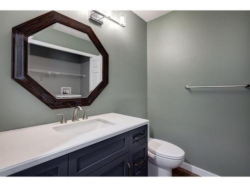 9552 21 Street Se, Calgary, AB - Indoor Photo Showing Bathroom