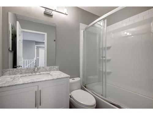 9552 21 Street Se, Calgary, AB - Indoor Photo Showing Bathroom