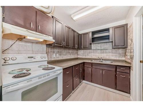 512-3500 Varsity Drive Nw, Calgary, AB - Indoor Photo Showing Kitchen With Double Sink