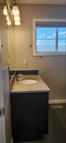 148 Reunion Grove Nw, Airdrie, AB - Indoor Photo Showing Bathroom