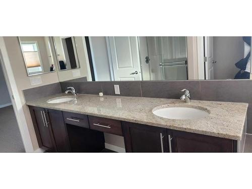 148 Reunion Grove Nw, Airdrie, AB - Indoor Photo Showing Bathroom