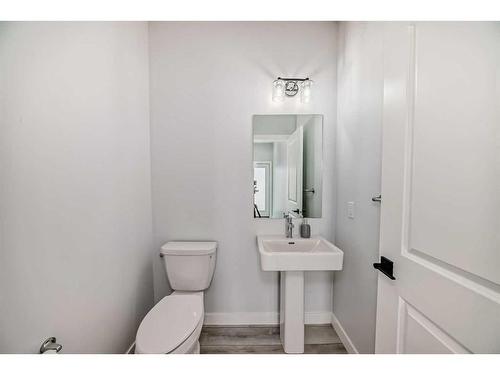 22 Amblehurst Way Nw, Calgary, AB - Indoor Photo Showing Bathroom