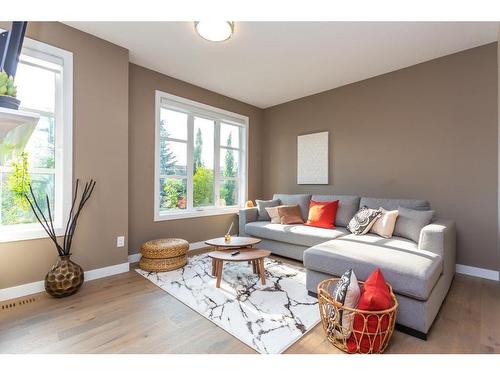 1936 26A Street Sw, Calgary, AB - Indoor Photo Showing Living Room