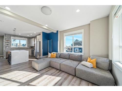 49 Walgrove Plaza Se, Calgary, AB - Indoor Photo Showing Living Room