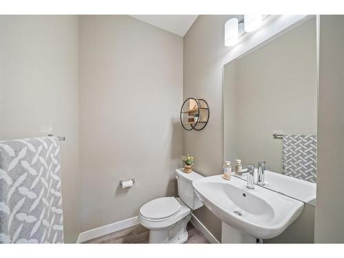 49 Walgrove Plaza Se, Calgary, AB - Indoor Photo Showing Bathroom