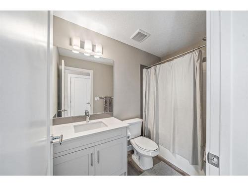 49 Walgrove Plaza Se, Calgary, AB - Indoor Photo Showing Bathroom