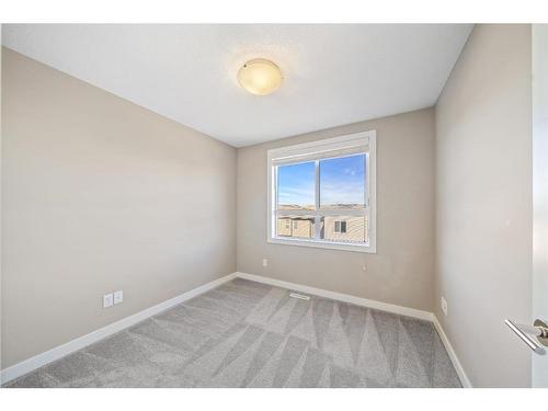 49 Walgrove Plaza Se, Calgary, AB - Indoor Photo Showing Other Room