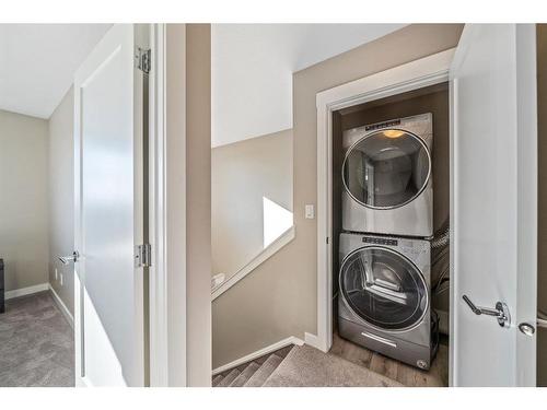 49 Walgrove Plaza Se, Calgary, AB - Indoor Photo Showing Laundry Room