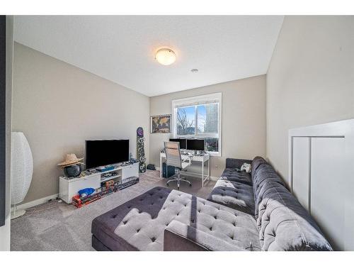 49 Walgrove Plaza Se, Calgary, AB - Indoor Photo Showing Living Room