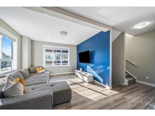 49 Walgrove Plaza Se, Calgary, AB - Indoor Photo Showing Living Room