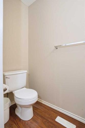 634 Evermeadow Road Sw, Calgary, AB - Indoor Photo Showing Bathroom