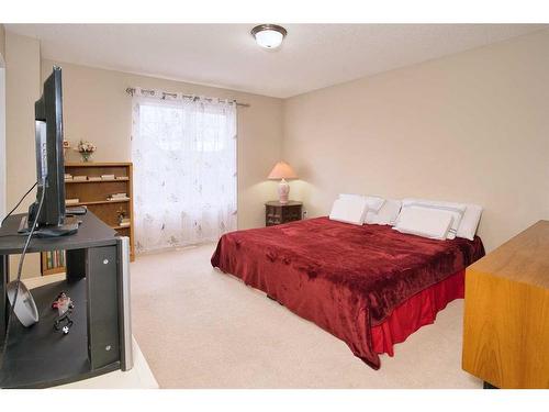 634 Evermeadow Road Sw, Calgary, AB - Indoor Photo Showing Bedroom