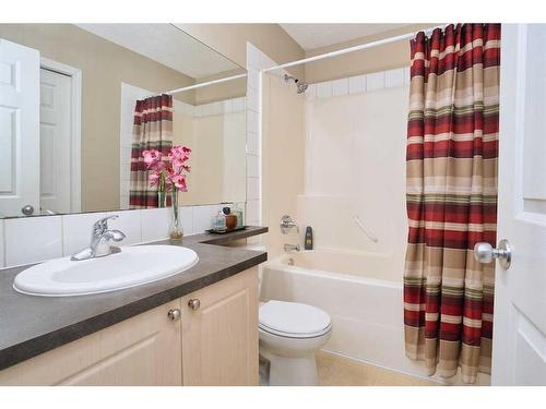 634 Evermeadow Road Sw, Calgary, AB - Indoor Photo Showing Bathroom