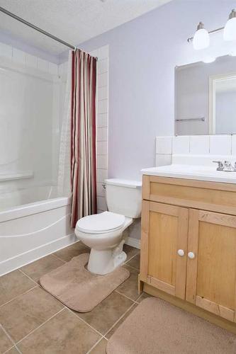 634 Evermeadow Road Sw, Calgary, AB - Indoor Photo Showing Bathroom