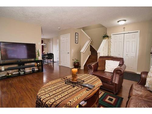 634 Evermeadow Road Sw, Calgary, AB - Indoor Photo Showing Living Room