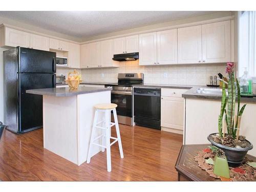 634 Evermeadow Road Sw, Calgary, AB - Indoor Photo Showing Kitchen