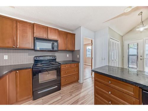 1024 Ranchview Road Nw, Calgary, AB - Indoor Photo Showing Kitchen