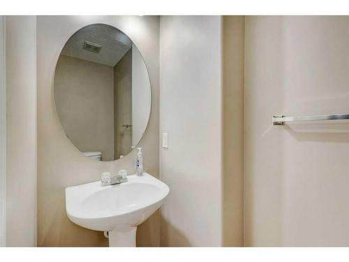 130 Royal Birch Mount Nw, Calgary, AB - Indoor Photo Showing Bathroom