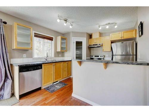 130 Royal Birch Mount Nw, Calgary, AB - Indoor Photo Showing Kitchen