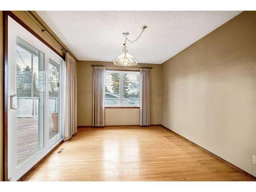 5131 Veronica Road Nw, Calgary, AB - Indoor Photo Showing Other Room