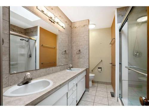 5131 Veronica Road Nw, Calgary, AB - Indoor Photo Showing Bathroom