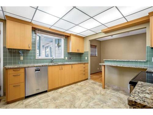 5131 Veronica Road Nw, Calgary, AB - Indoor Photo Showing Kitchen