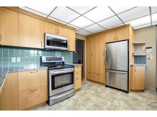 5131 Veronica Road Nw, Calgary, AB - Indoor Photo Showing Kitchen