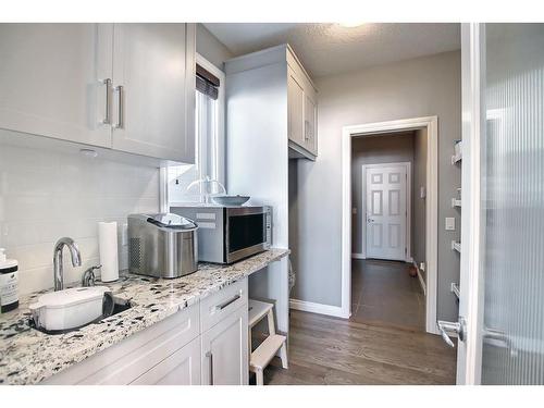 22 Evansborough View Nw, Calgary, AB - Indoor Photo Showing Kitchen