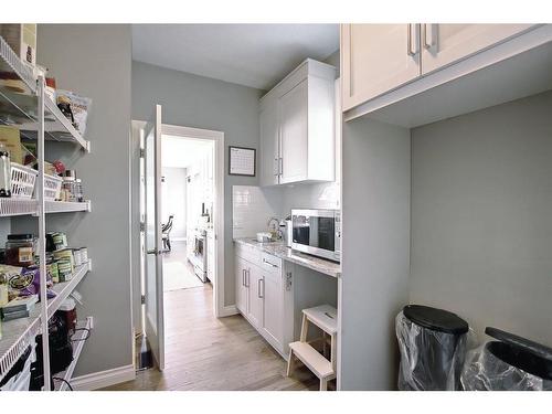 22 Evansborough View Nw, Calgary, AB - Indoor Photo Showing Kitchen