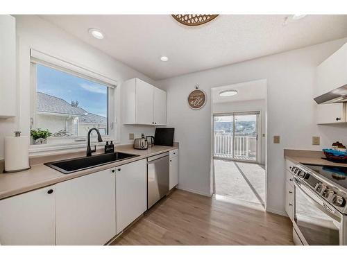 8-388 Sandarac Drive Nw, Calgary, AB - Indoor Photo Showing Kitchen