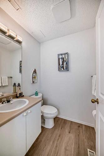 8-388 Sandarac Drive Nw, Calgary, AB - Indoor Photo Showing Bathroom