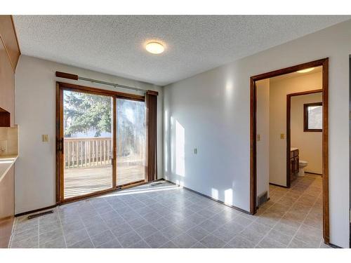 7 Woodmont Way Sw, Calgary, AB - Indoor Photo Showing Other Room