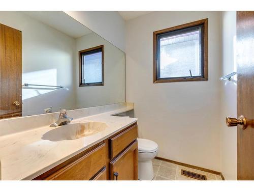 7 Woodmont Way Sw, Calgary, AB - Indoor Photo Showing Bathroom