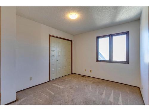 7 Woodmont Way Sw, Calgary, AB - Indoor Photo Showing Other Room